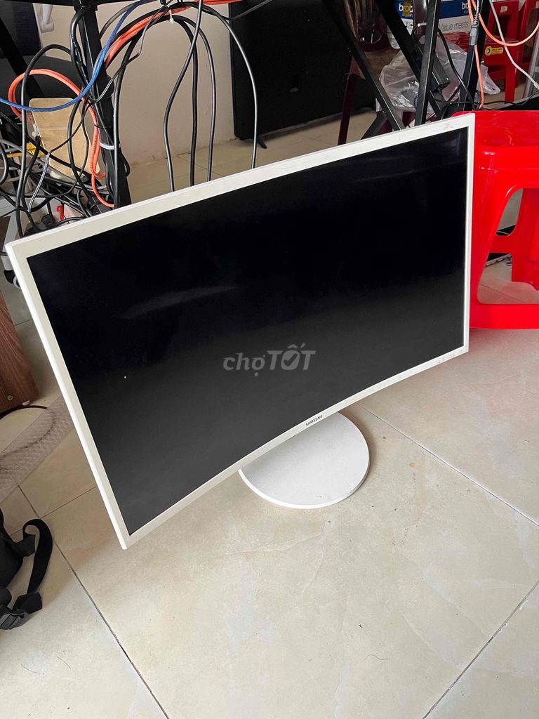 Samsung Màn hình cong 32 inch Trắng. Mua bán Phụ kiện (Màn hình, Chuột...) tại Thành phố Sóc Trăng Sóc Trăng được đăng bởi 8365 AE hình 1