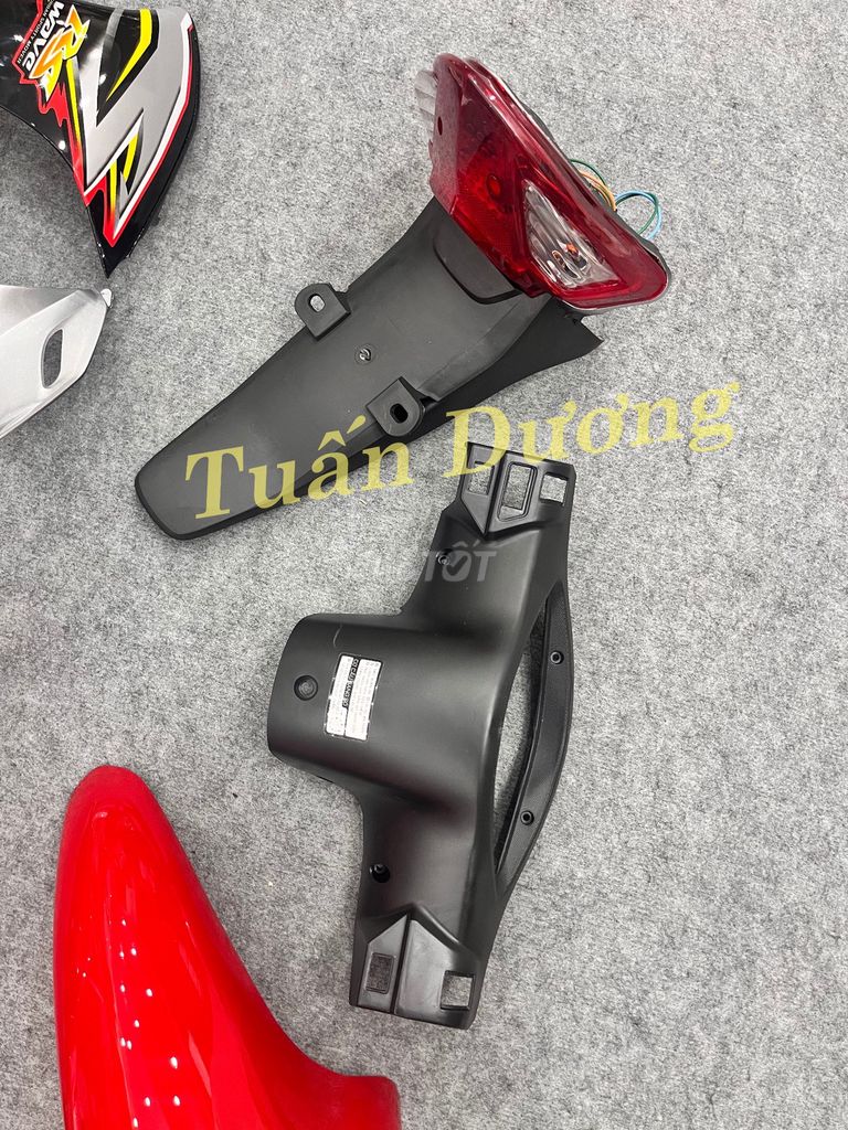 Dàn Áo Xe Máy Wave RS Đỏ Cờ Kèm Tem Ốc Đẹp Mới. Mua bán Phụ tùng xe tại Quận Hà Đông Hà Nội được đăng bởi Phụ Tùng Xe Tuấn Dương hình 2