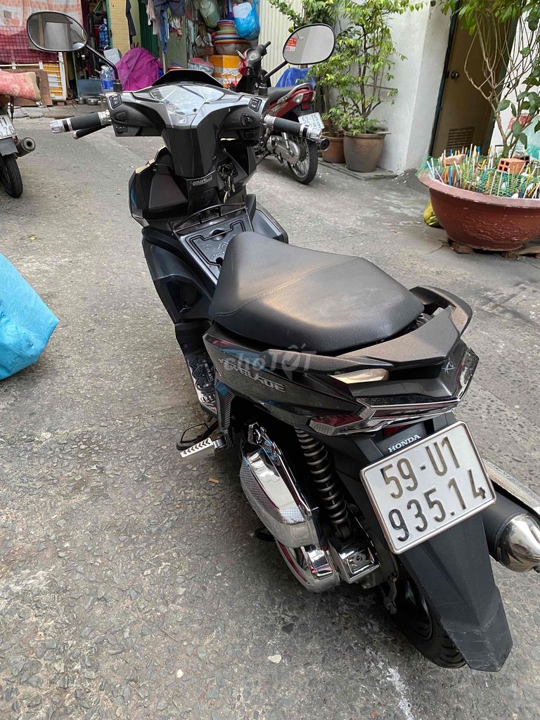Волосы черной мыши Honda Air Blade 2016
