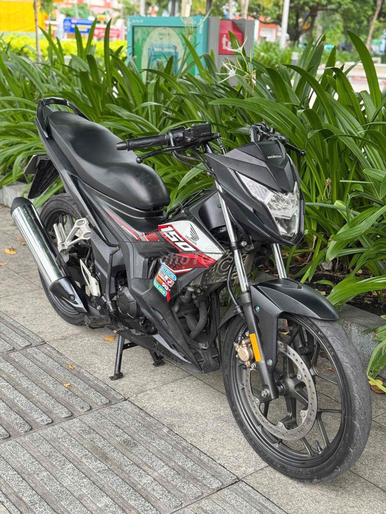 Honda Sonic 150 2021 черно-бело-красный 16 000 км с гос. номером Хошимина