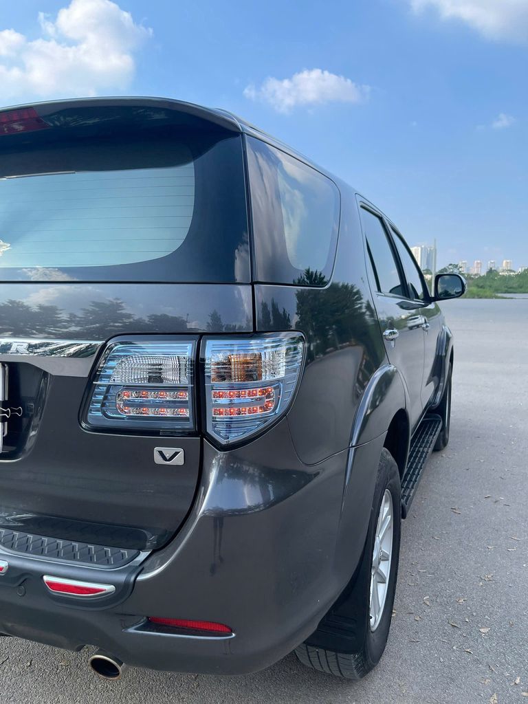 Toyota Fortuner 2012 2.7V xám xi măng đẹp gắt xe. Mua bán Ô tô tại Quận Thanh Xuân Hà Nội được đăng bởi Vạn Phát  Auto hình 17