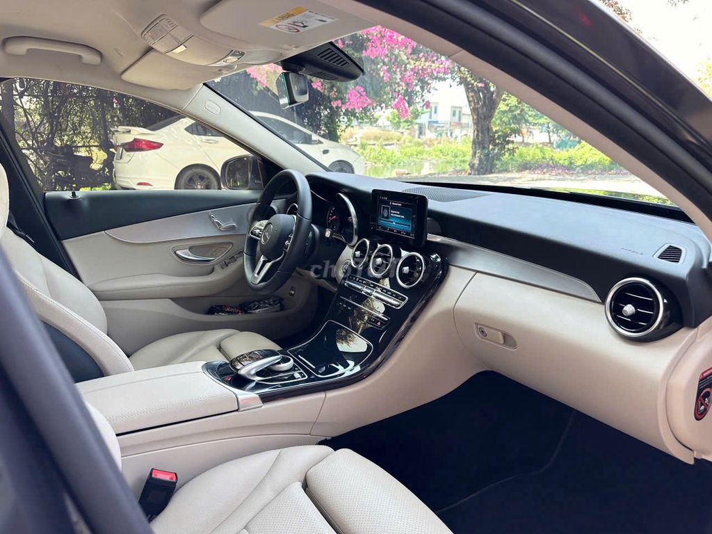 Mercedes-Benz C-Class 2020 photo 3