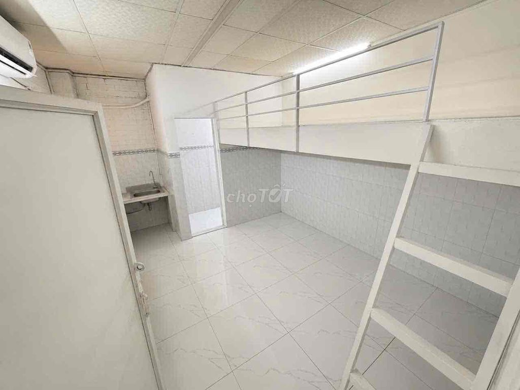 Còn 1 phòng. 4x5m có tolet riêng. Có gác lửng. Giờ giấc tự do. Free bã