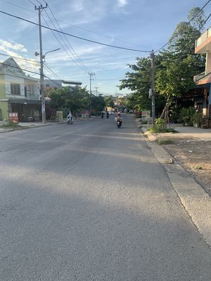 Cho thuê gần 2000m2 đất mặt tiền đường 10m5 Dh2 , Phú thượng, Hoà sơn