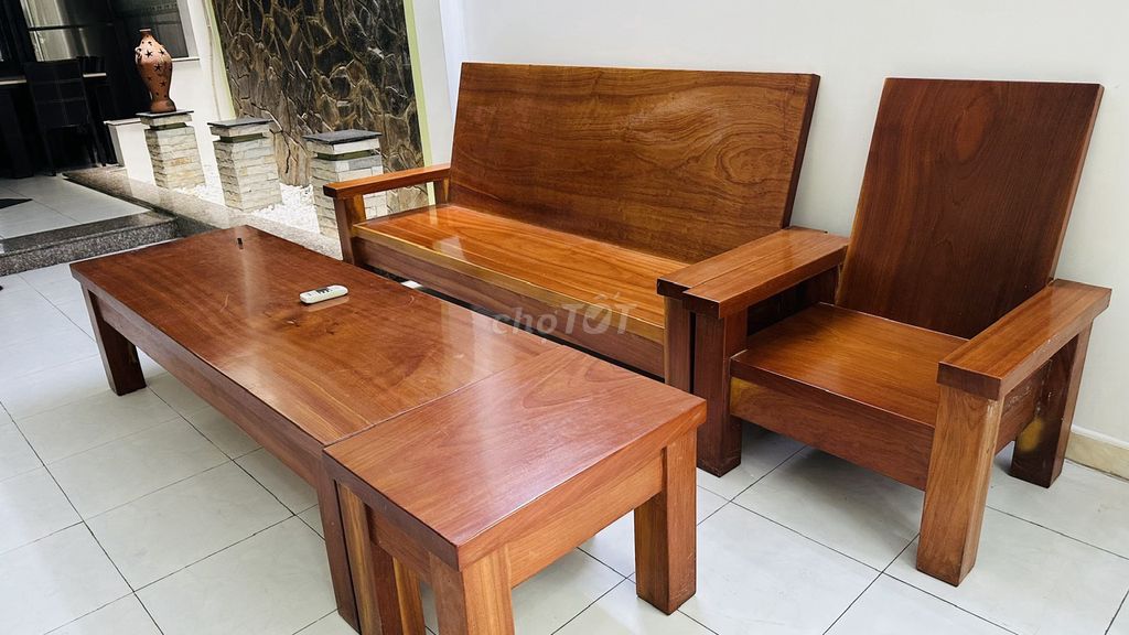 Sofa gỗ nguyên tấm màu đỏ. Mua bán Bàn ghế tại Huyện Nhà Bè Tp Hồ Chí Minh được đăng bởi Võ Duy Nhất hình 1