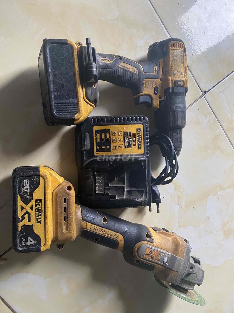 Cả bộ khoan pin dewalt chính hãnh