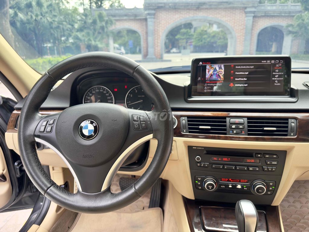 BMW 3 Series 325i 2010. Mua bán Ô tô tại Quận Long Biên Hà Nội được đăng bởi Tạ Dũng hình 15