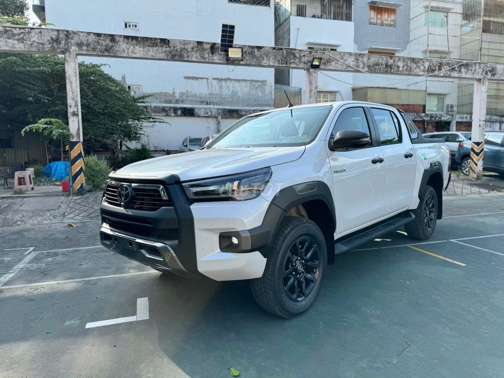 TOYOTA  HILUX 2024 2 CẦU- GIẢM GIÁ GIAO NGAY