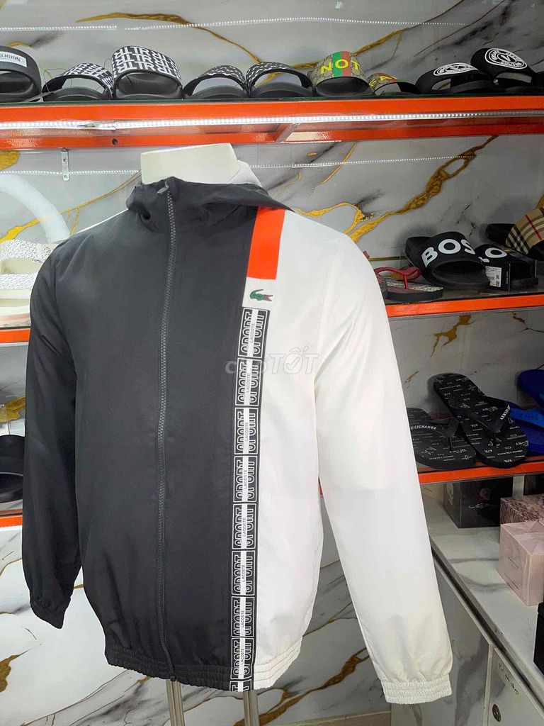 Áo khoác Lacoste Nam đen trắng. Mua bán Quần áo tại Thành phố Cao Bằng Cao Bằng được đăng bởi Lâm thiên đường hàng hiệu hình 1