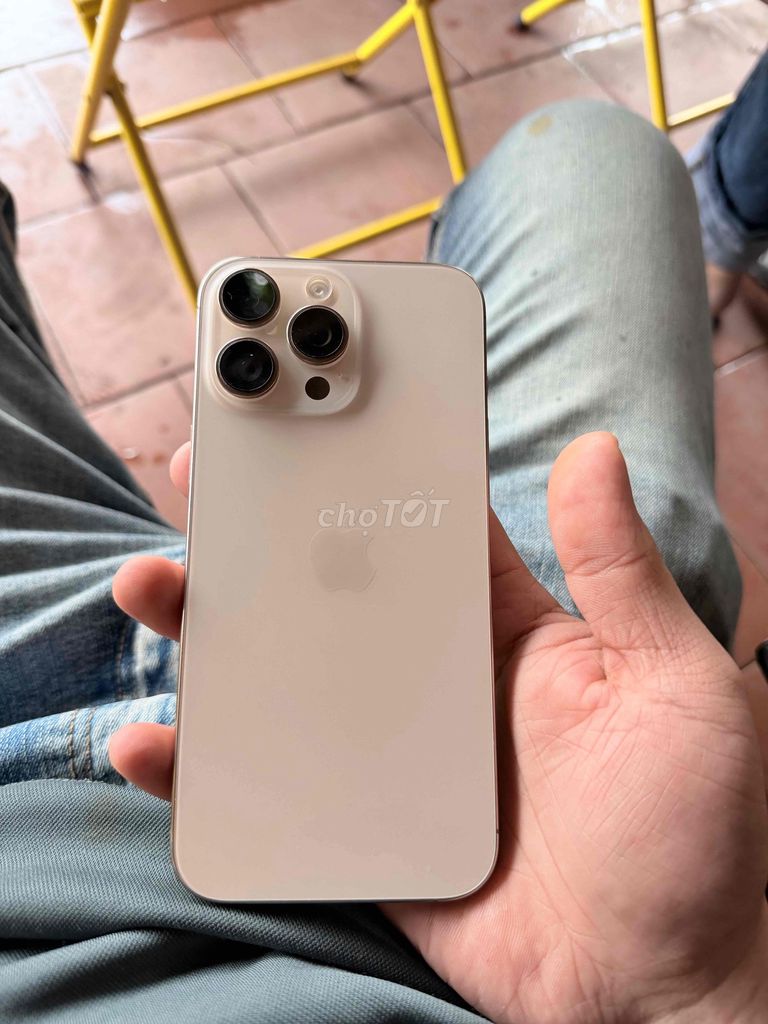 Apple iPhone 16 PRM 256GB Gold VN/A. Mua bán Điện thoại tại Thành phố Biên Hòa Đồng Nai được đăng bởi lê toàn hình 1