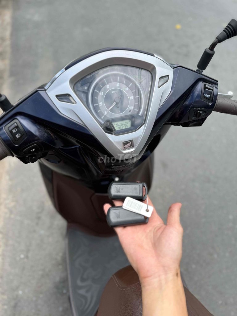 Lead Fi 2018 Smartkey B65  GÓP CẦN CCCD 18 TRẢ 0₫. Mua bán Xe máy tại Quận Ninh Kiều Cần Thơ được đăng bởi XE MÁY HOÀNG YẾN hình 8