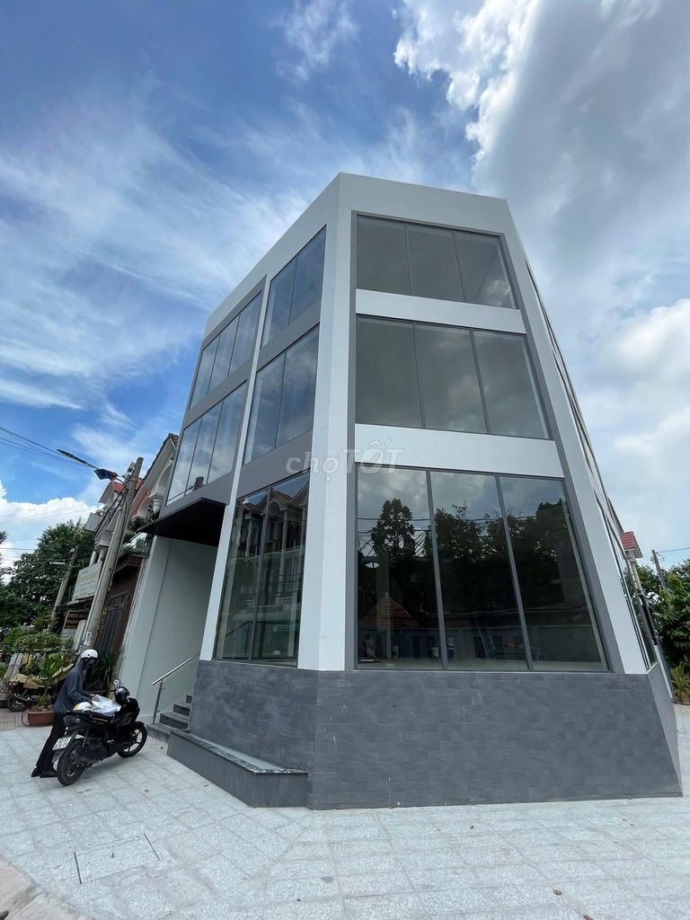 MẶT BẰNG MỚI HOÀN THIỆN-NGAY TRUNG TÂM DĨ AN NHIỀU TIỆN ÍCH XUNG QUANH