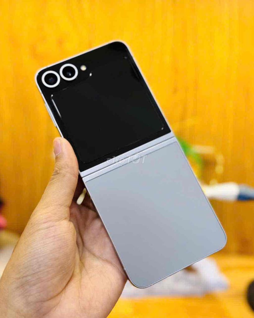 Samsung ZFlip6 256GB Xám. Mua bán Điện thoại tại Quận 10 Tp Hồ Chí Minh được đăng bởi Trần Như Ngọc hình 1