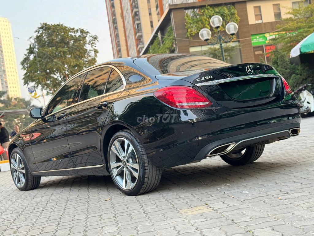 Mercedes-Benz C250 Exclusive 2018 Đen. Mua bán Ô tô tại Quận Thanh Xuân Hà Nội được đăng bởi Nguyễn Tuấn Hoàng hình 7