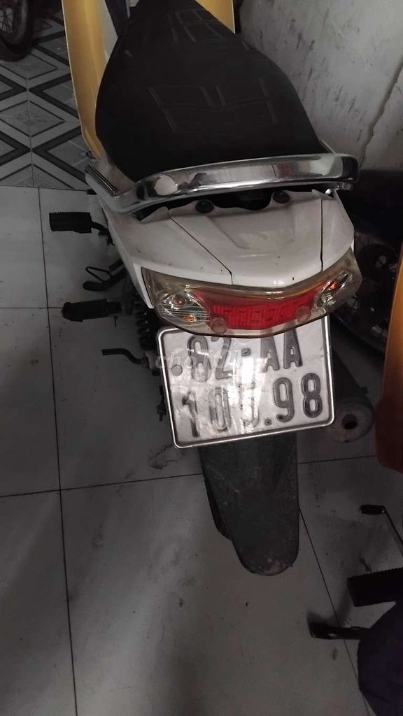 Yamaha Sirius 50cc màu Trắng. Mua bán Xe máy tại Thành phố Dĩ An Bình Dương được đăng bởi Vương lộc phát  hình 2