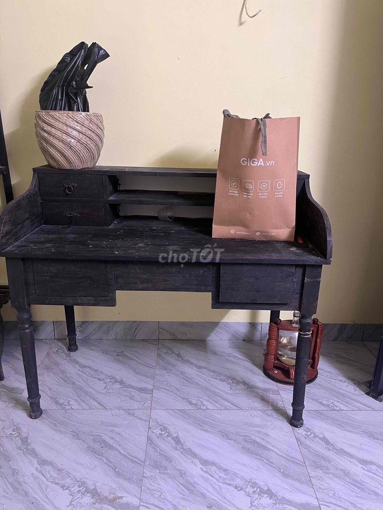 Bàn gỗ màu đen. Mua bán Bàn ghế tại Huyện Hoài Đức Hà Nội được đăng bởi Đỗ Thanh Hường hình 1