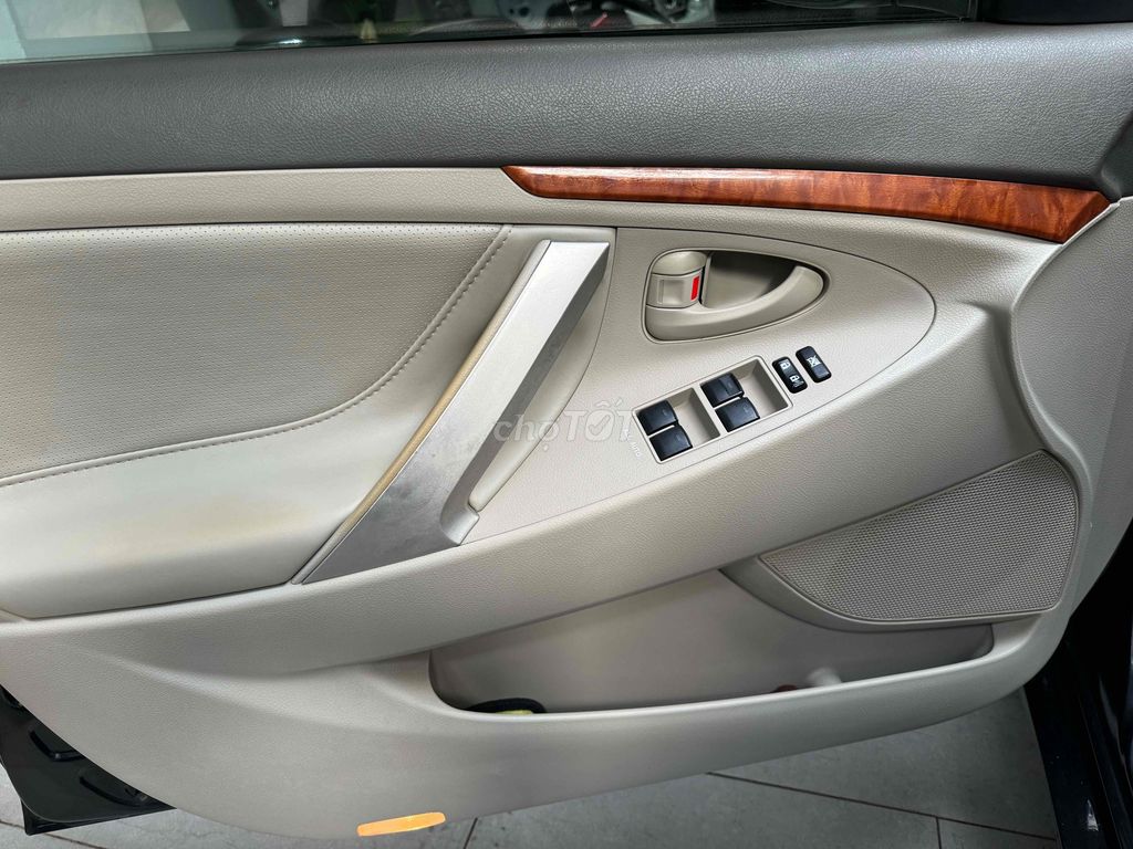 Toyota Camry 2011 2.4G mua mới 1 chủ 70.000km. Mua bán Ô tô tại Quận Tân Bình Tp Hồ Chí Minh được đăng bởi Vũ Kim Cương hình 3