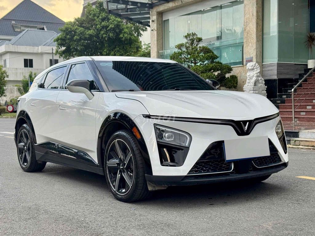 Vinfast VF7 Plus 2025 Trắng 15.000 km. Mua bán Ô tô tại Huyện Bình Chánh Tp Hồ Chí Minh được đăng bởi Quốc Nhẫn hình 2