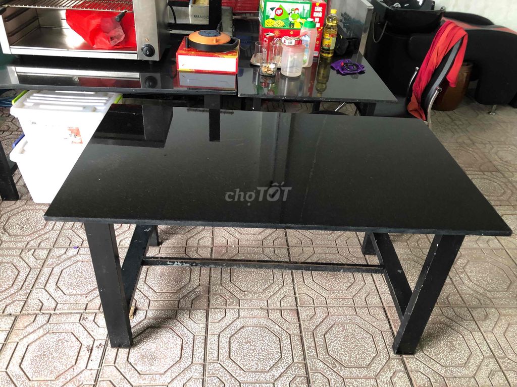 💐Thanh Lý 3 Chiếc Bàn Mặt Đá Hoa Cương Đen💐. Mua bán Bàn ghế tại Thành phố Thủ Dầu Một Bình Dương được đăng bởi Cherry Trần hình 1