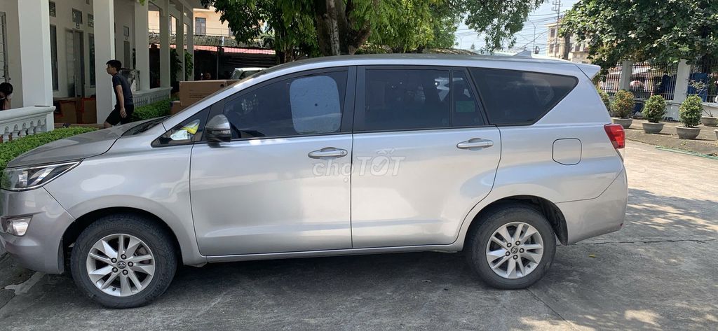 Toyota Innova 2019, МКПП, серебристый