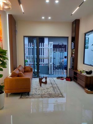 Bán Nhà 2 Tầng đẹp kiệt hoàng diệu thông Phan Châu Trinh Quận Hải Châu. Mua bán nhà ở tại Quận Hải Châu Đà Nẵng được đăng bởi THANH