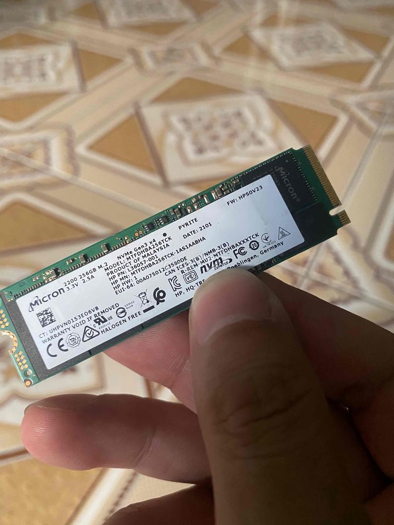 Nvme 256G Micron zin theo máy usa sẵn Win 10 Pro