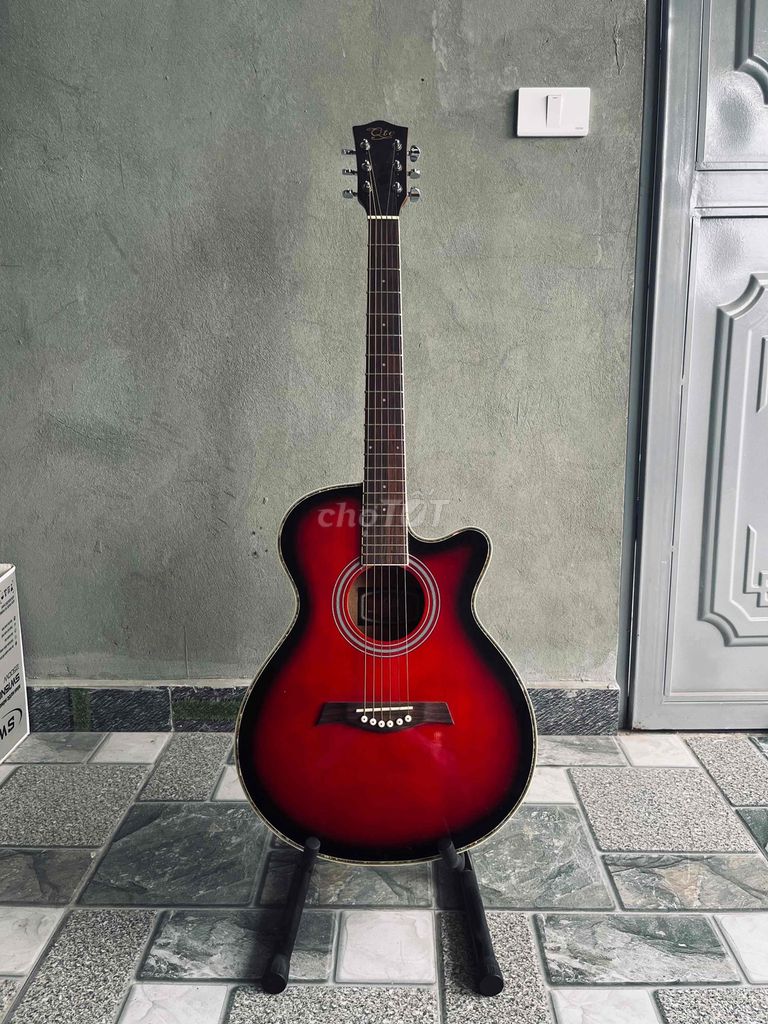 Mua mới 2tr bán lại 950k ạ guitar Hiếu orion ạ