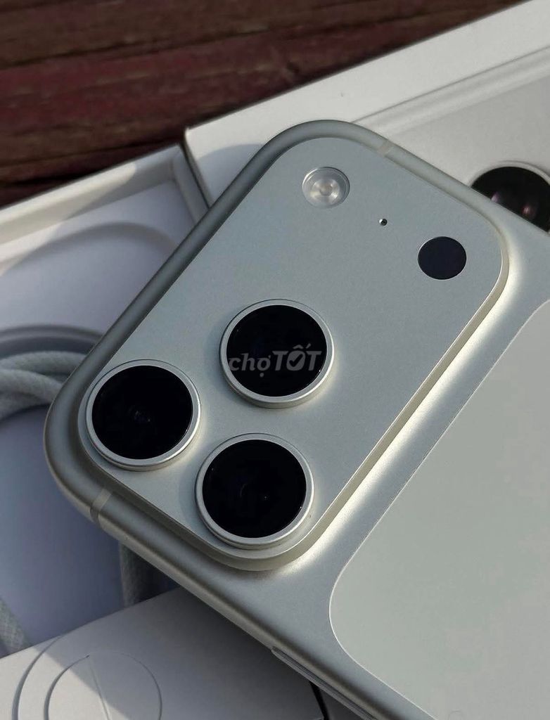 iPhone 17 ProMax 256GB Trắng ZP/A còn Bhành appe. Mua bán Điện thoại tại Quận 1 Tp Hồ Chí Minh được đăng bởi Thanh hình 1
