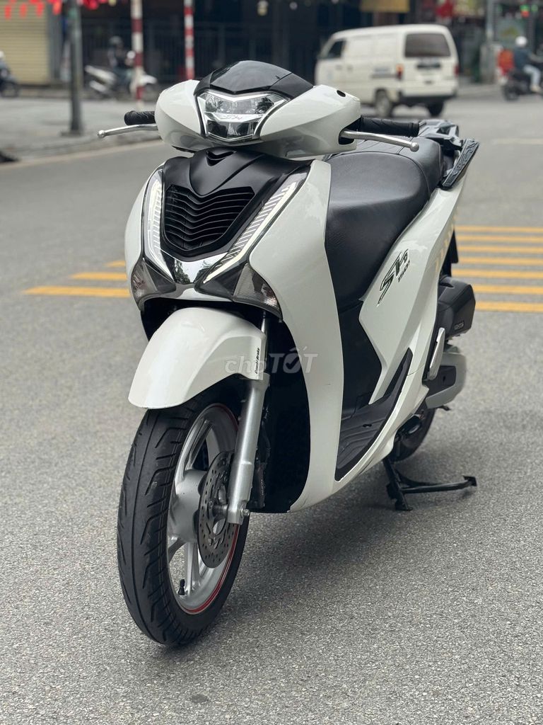 Хонда SH 150 2018 Белая Вьетнам