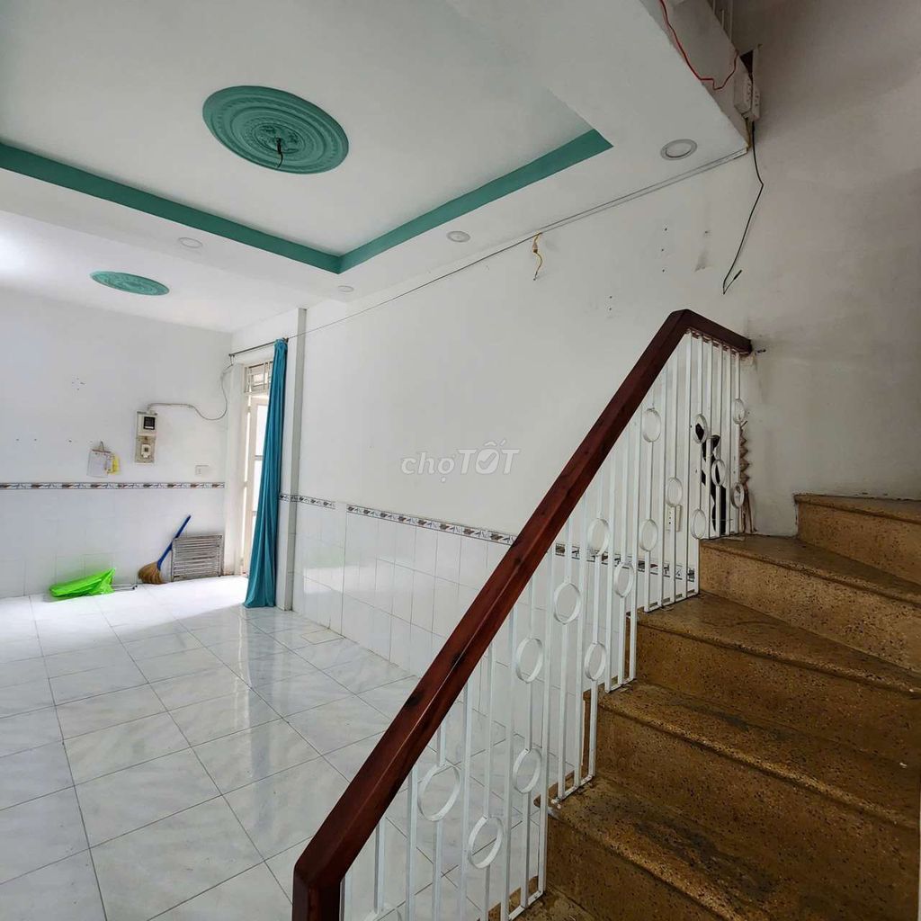 CẦN BÁN GẤP NHÀ 2 LẦU GÒ VẤP