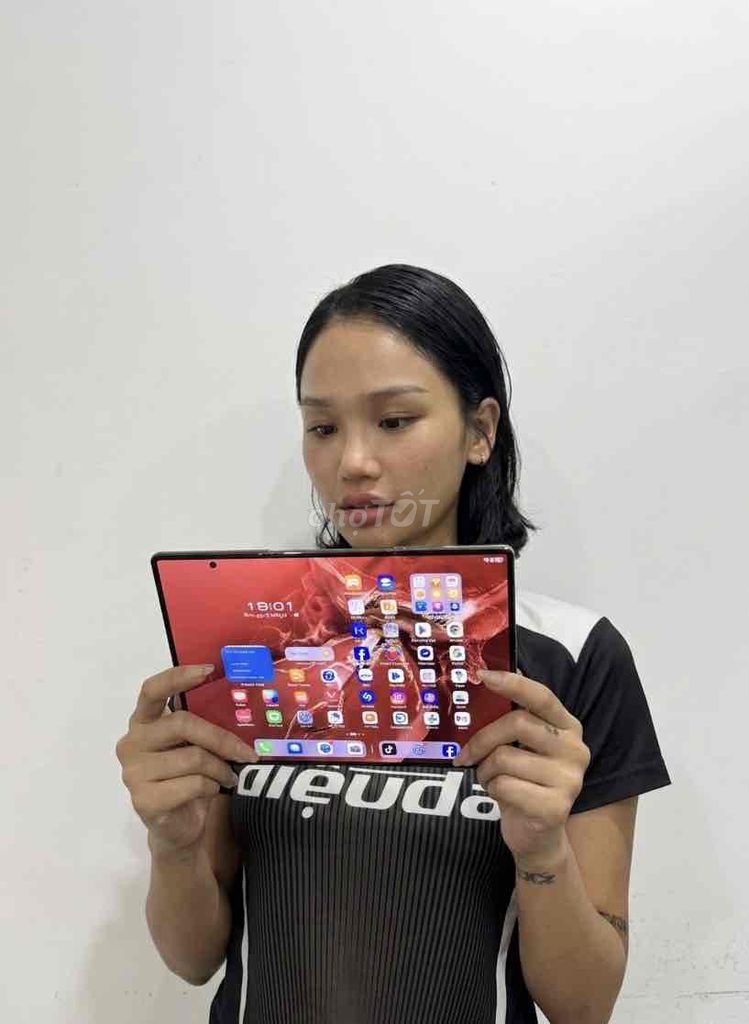 Huawei Mate XT Ultimate Đỏ 1TB. Mua bán Điện thoại tại Quận Đống Đa Hà Nội được đăng bởi Quang Anh hình 1