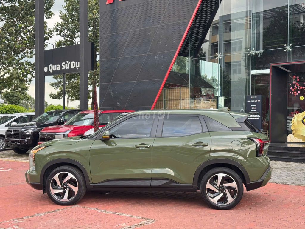 Mitsubishi Xforce SUV Зеленый мох