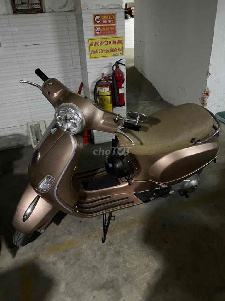 Piaggio Vespa FI 2011 коричневый Вьетнам