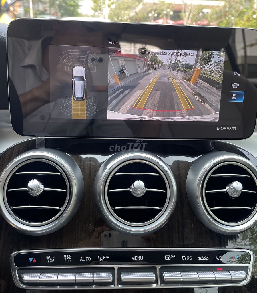 GLC 200 model 2020 cực kỳ mới ít sử dụng chuẩn chỉ. Mua bán Ô tô tại Quận 1 Tp Hồ Chí Minh được đăng bởi Hoàng Pháp hình 4