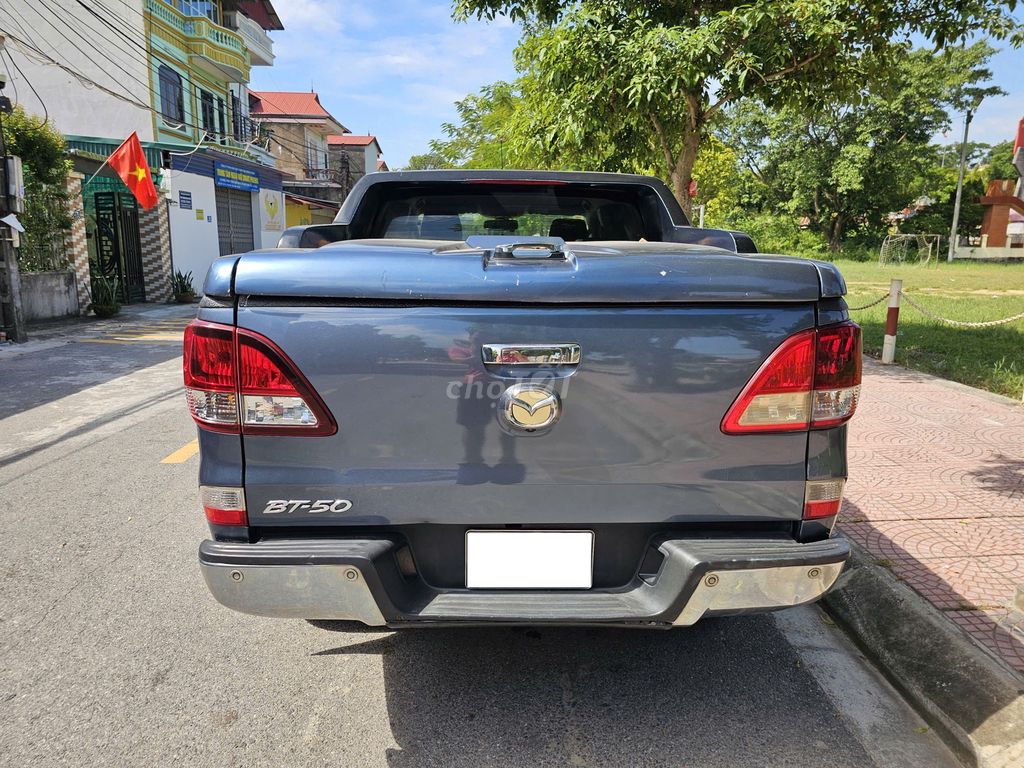 Mazda BT50 2.2L 4x2AT 2017. Лучшая во Вьетнаме