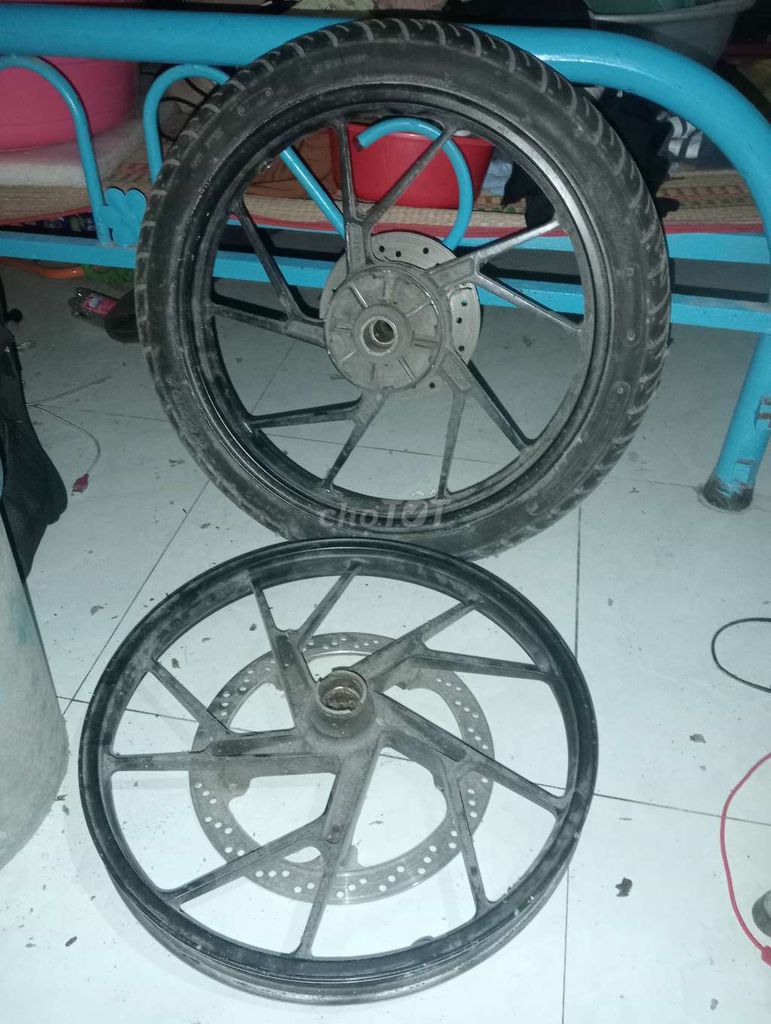 Mâm xe máy kim loại màu Đen đã sử dụng. Mua bán Phụ tùng xe tại Thành phố Bến Tre Bến Tre được đăng bởi KieuLan hình 1