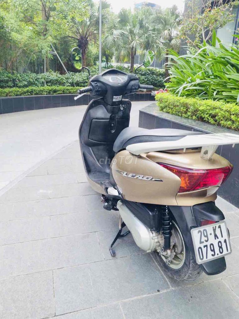 Honda Lead 110, золотистый, пробег 30 тыс. км, в отличном состоянии