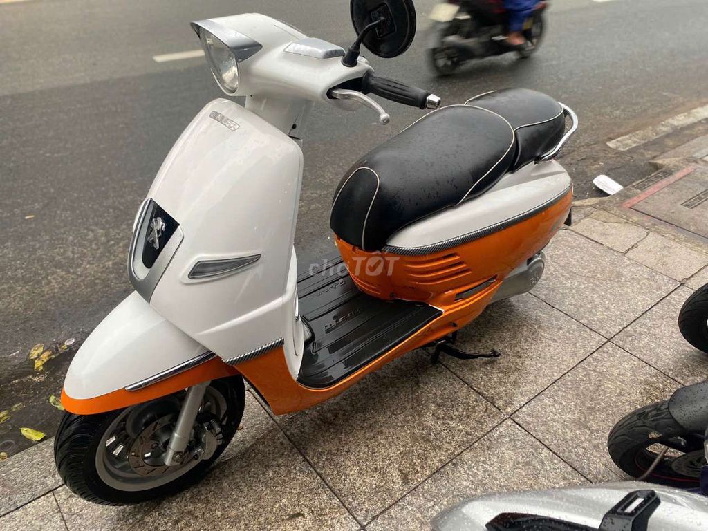 Peugeot Django 125 2020 Белый с оранжевым б/у