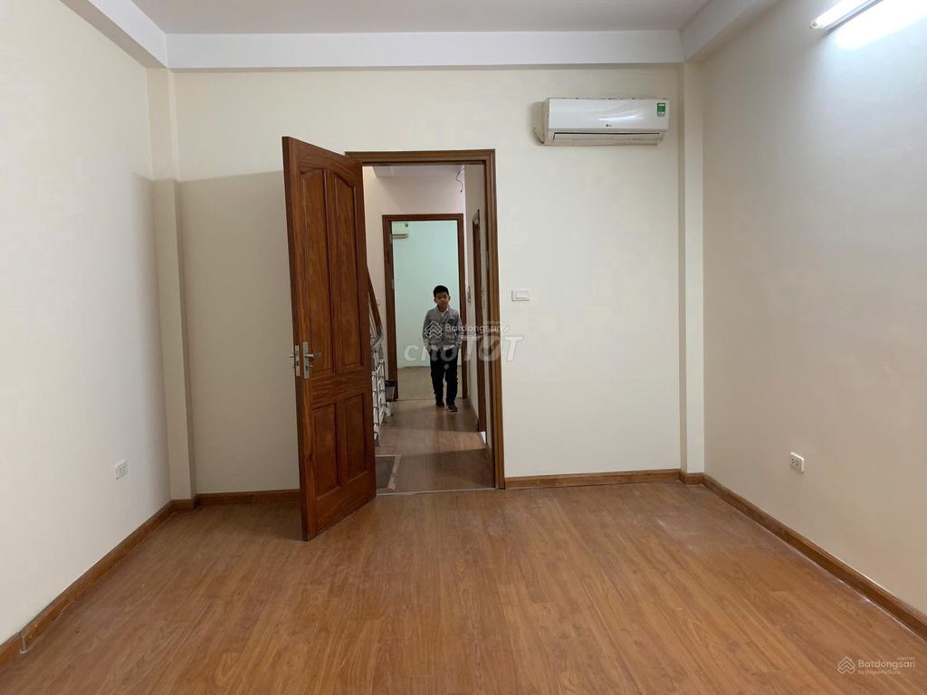 Дом в переулке 210 по улице Хоанг Куок Вьет, 50 кв.м, 5 этажей