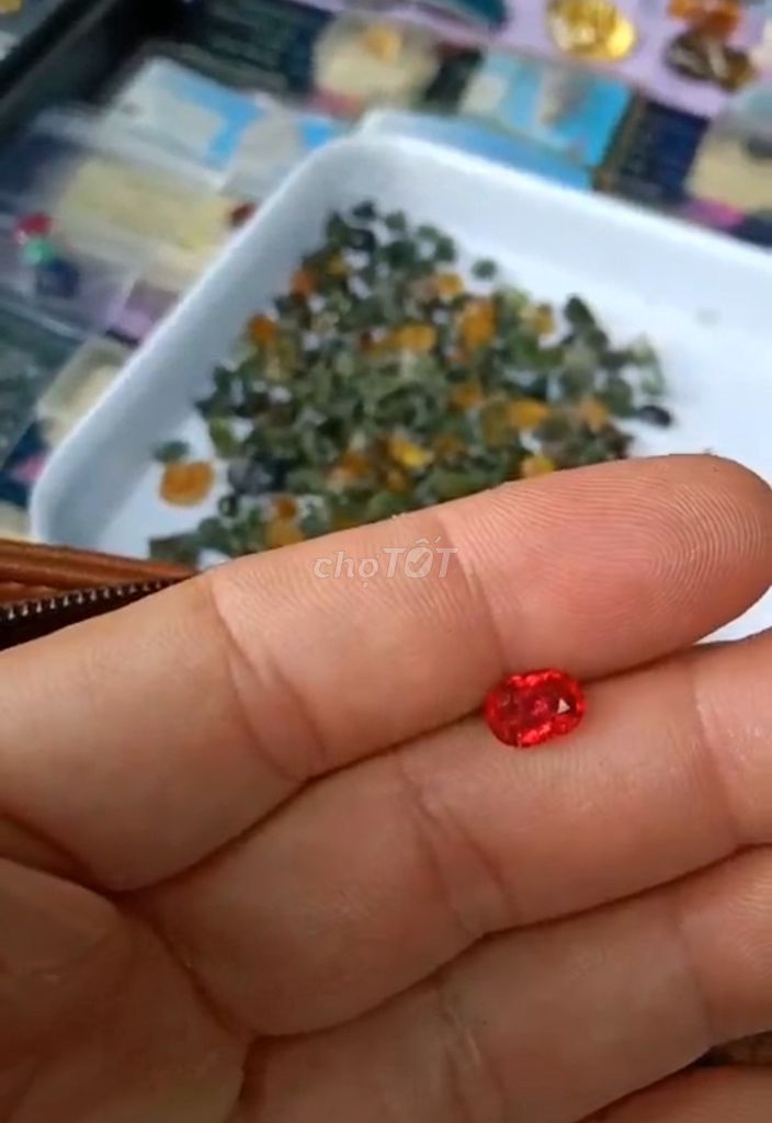 Bán viên đá quý spinel lục yên đỏ tự nhiên TL1,5ct