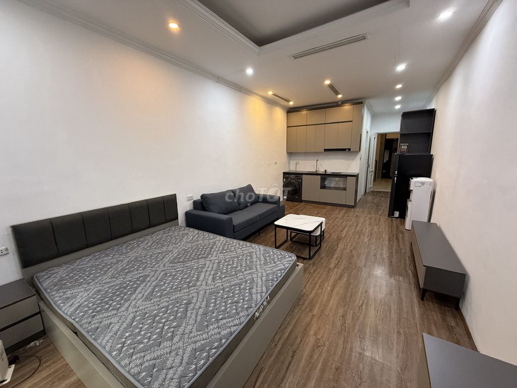 Cho thuê căn hộ mặt phố 141 Bùi Thị Xuân 40m2 - Ban công view phố