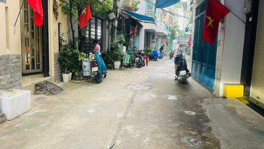Nhà bán đường Nguyễn Trọng Tuyển, P.2, Q. Tân Bình - 70m2