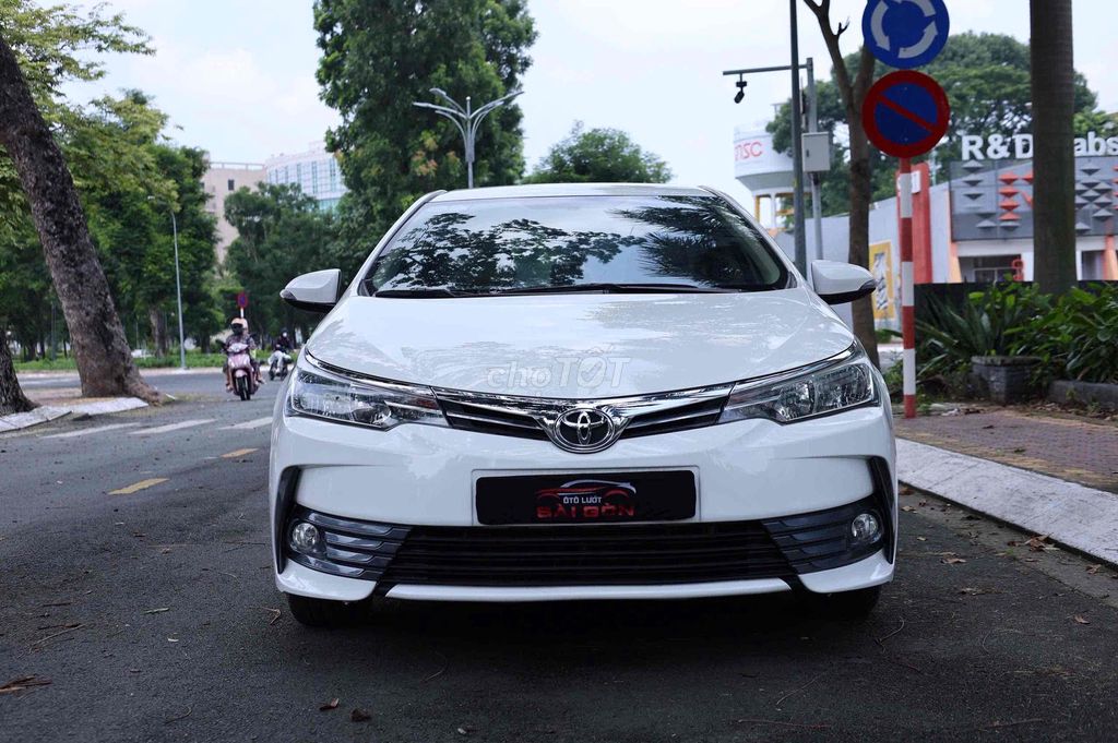 Toyota Altis 1.8G 2018 белый 70 000 км