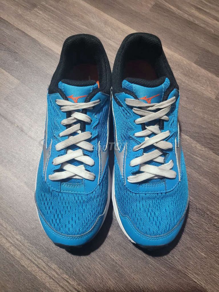 Giày Mizuno size 38 chính hãng. Mua bán Giày dép tại Quận Bình Thạnh Tp Hồ Chí Minh được đăng bởi PTT 2Hand hình 1