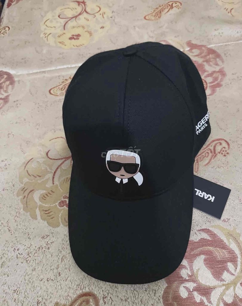Mũ lưỡi trai Karl Lagerfeld Đen Unisex. Mua bán Phụ kiện thời trang khác tại Thành phố Vinh Nghệ An được đăng bởi Đạt hình 1