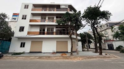 Cho thuê nhà góc gần siêu thị Aeonmall dt 5*20m