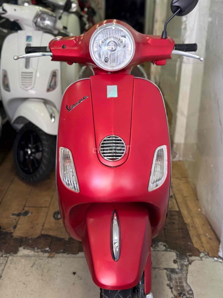 Piaggio Vespa LX125 2011 Матовый красный. Госномер Хошимина