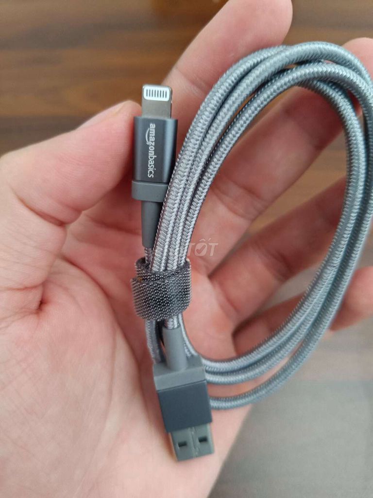 Cáp sạc AmazonBasics USB-A to Lightning 1M. Mua bán Phụ kiện (Màn hình, Chuột...) tại Thành phố Vinh Nghệ An được đăng bởi Hoàng Anh hình 1