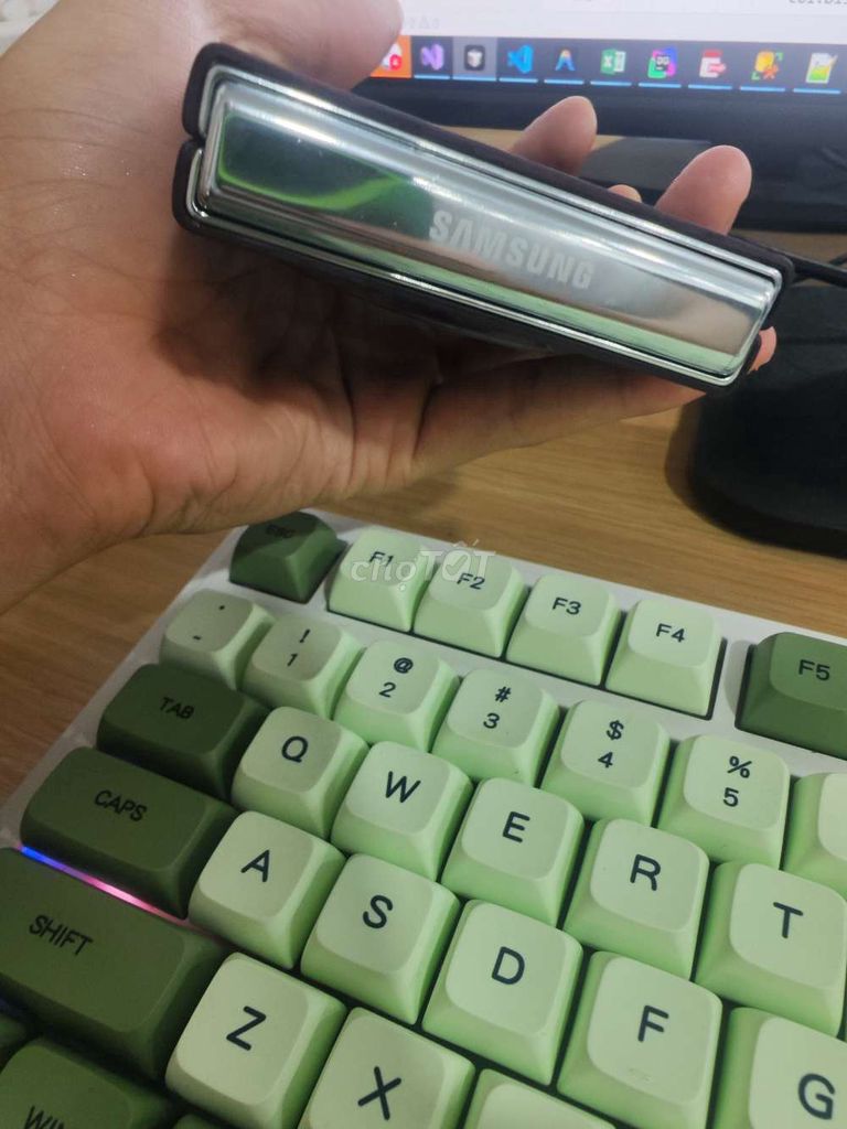 Samsung Z Flip 5 256GB Tím Like New. Mua bán Điện thoại tại Thành phố Thủ Đức Tp Hồ Chí Minh được đăng bởi Nguyễn dũng hình 1