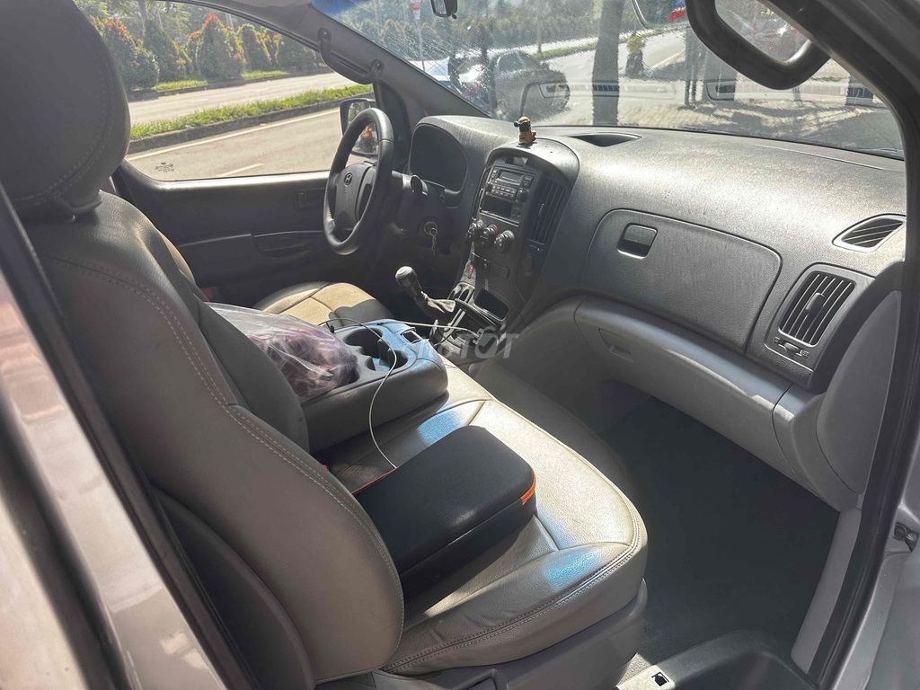 Cần Bán chiếc Hyundai Starex 2011 Xám. Mua bán Ô tô tại Quận 7 Tp Hồ Chí Minh được đăng bởi Hoàng Trung hình 5